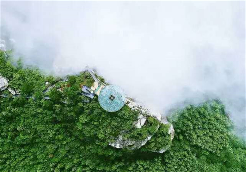 湖北獅（shī）子峰天空之境懸挑玻璃觀景台