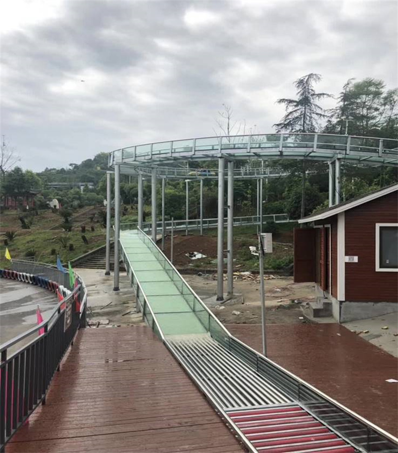 四（sì）川太乙仙山植物（wù）園玻璃滑漂
