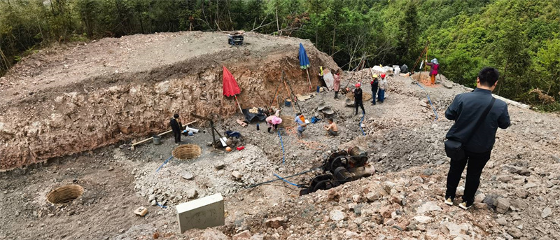 浙（zhè）江（jiāng）磐（pán）安浙江之心地產文旅玻璃吊橋、玻璃棧道、八（bā）卦平台、無動力樂園